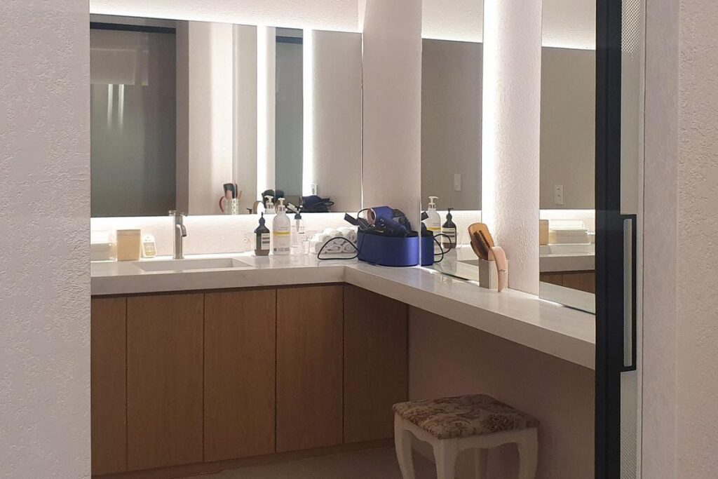 Interior of Ever Dermatology, Seoul