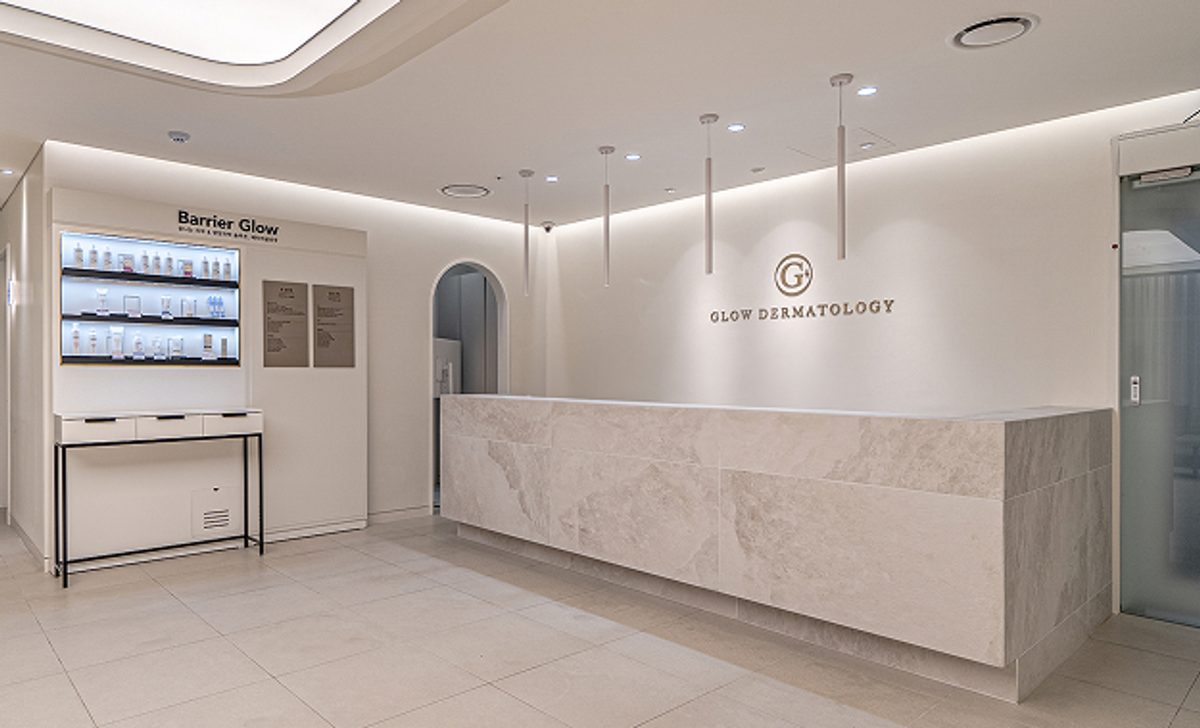 Gwang GLOW Dermatology reception