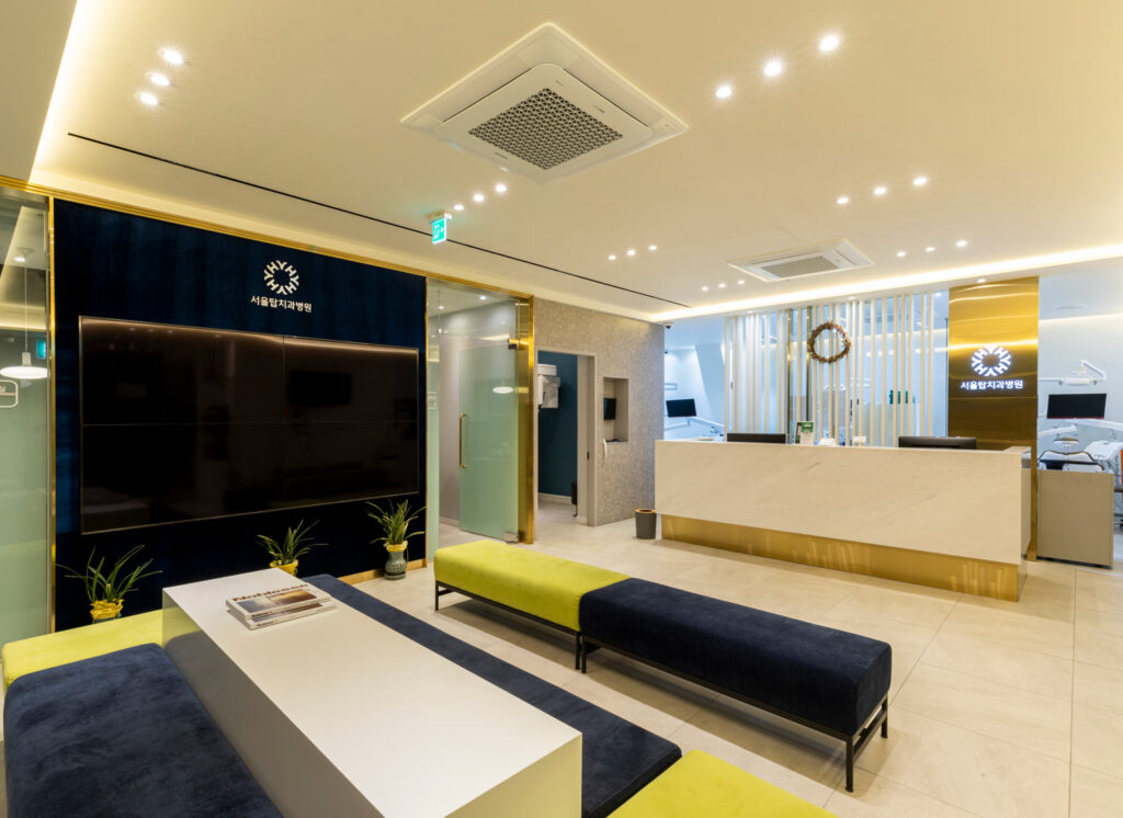 Lobby and reception at Seoul Top Dental Hospital
